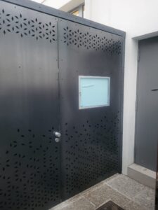 Hochsichere Eingangstür mit Mehrfachverriegelung, individuell nach Maß gefertigt.