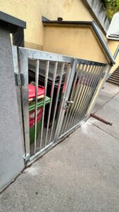 Nahaufnahme einer Schweißnaht auf Edelstahl